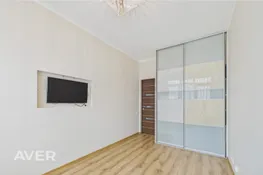 Saulains 2 istabu dzīvoklis ar saunu un terasi jaunajā projektā Pļavniekos.