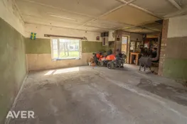 Privātmāja ar saimniecības ēku, pirti, 2 garāžām un šķūni