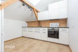 Plašs un gaišs 3 istabu mansarda dzīvoklis