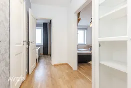 Dzīvoklis ar panorāmas skatu pāri pilsētai