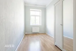 Pārdošanā mājīgs 2 istabu dzīvoklis pirmskara ēkas 4. stāvā, Brasas apkaimē.