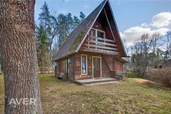 Pirts mājiņa ar lielu zemes gabalu