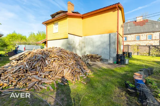 Divstāvu māja Valmiermuižā