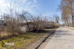 Māja Ikšķilē 650 metrus no Daugavas promenādes.