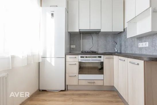 Pārdošanā 2 istabu dzīvoklis ar burvīgu panorāmas skatu no 8. stāva.