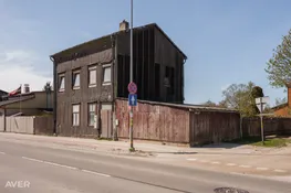Plaša remontējama māja lieliskā lokācijā ar skaistu iekoptu zemi un garāžu