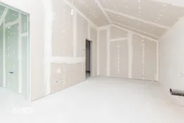 Plaša, augstvērtīga un tikko uzcelta rindu māja Dzidriņās.