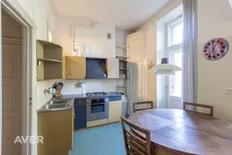 3 istabu dzīvoklis ar balkonu uz iekšpagalmu