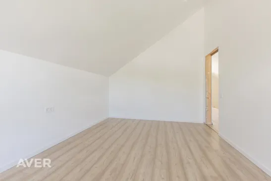 Plaša, augstvērtīga un tikko uzcelta rindu māja Dzidriņās.