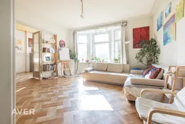 3 istabu dzīvoklis ar balkonu uz iekšpagalmu