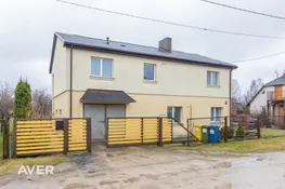 Mājīga divstāvu privātmāja