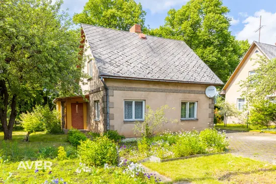 Māja Cēsīs ar palīgēku