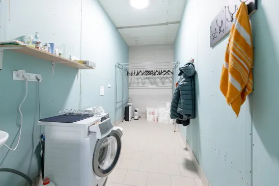 Pārdošanā divstāvu komercēka, angārs un 6300 m² zemes gabals Aizkrauklē