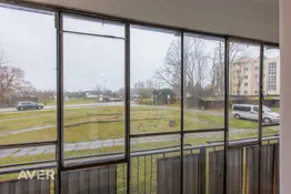 Saulains 3 istabu dzīvoklis ar skatu uz ezeru