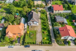 3-stāvu privātmāja ar baseinu Tukumā.