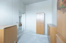 Pārdošanā divstāvu komercēka, angārs un 6300 m² zemes gabals Aizkrauklē
