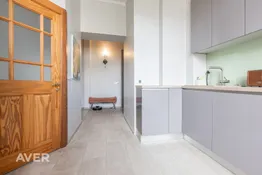 Pārdošanā saulains, mājīgs 4 istabu dzīvoklis pašā Rīgas centrā.