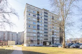 Trīs istabu dzīvoklis Purvciemā
