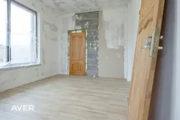 Jaunbūve blakus smiltsērkšķu plantācijai
