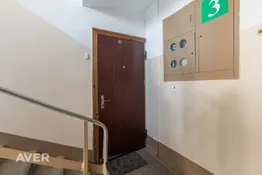 3 izolētu istabu dzīvoklis ar savu privāto gāzes apkuri