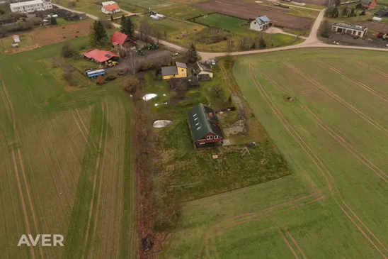 Pārdod plašu īpašumu ar privātmāju un viesunamu.