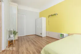 Pārdošanā mājīgs un silts 2 istabu dzīvoklis tuvu centram.
