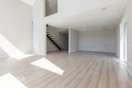 Plaša, augstvērtīga un tikko uzcelta rindu māja Dzidriņās.