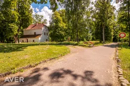 Bruņinieku  Pils pie ezera