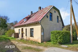Pusmāja ar plašu zemes gabalu Smiltenē