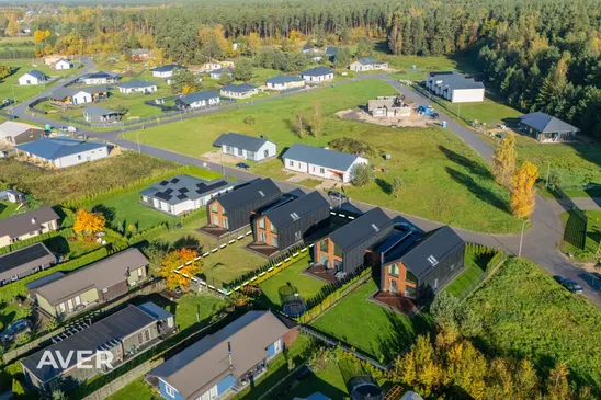 Plaša, augstvērtīga un tikko uzcelta rindu māja Dzidriņās.