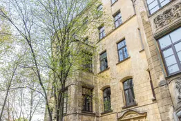 Pārdošanā saulains, mājīgs 4 istabu dzīvoklis pašā Rīgas centrā.