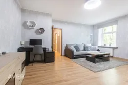 Dzīvoklis centrā ar privāto pagalmu