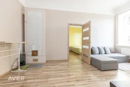Pārdošanā mājīgs un silts 2 istabu dzīvoklis tuvu centram.