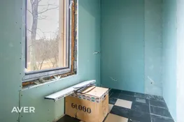 Jaunbūve blakus smiltsērkšķu plantācijai