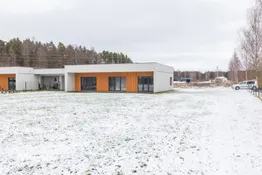 Dvīņu māja brīnišķīgā vietā Mārupes novadā ar savrupu apbūvi