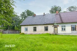 Pusmāja
