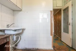 Dzīvoklis blakus skolai un bērnudārzam.