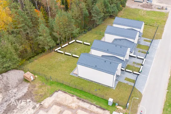 Plaša, augstvērtīga un tikko uzcelta rindu māja Dzidriņās.
