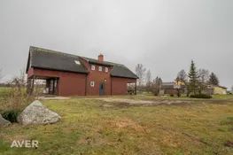 Pārdod plašu īpašumu ar privātmāju un viesunamu.