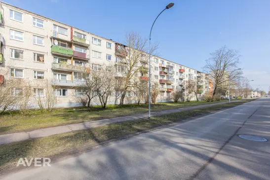 Pārdošanā 3 istabu dzīvoklis labā lokācijā ar mēbelēm iekļautām cenā.