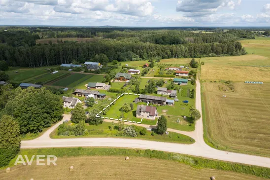 Pusmāja Valmieras tuvumā