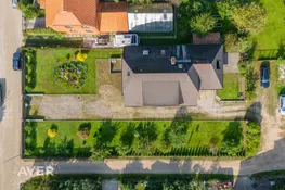 3-stāvu privātmāja ar baseinu Tukumā.