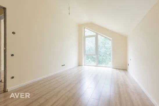 Plaša, augstvērtīga un tikko uzcelta rindu māja Dzidriņās.