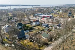 Māja Ikšķilē 650 metrus no Daugavas promenādes.