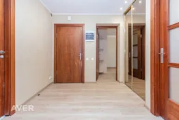 Saulains 3 istabu dzīvoklis ar skatu uz ezeru