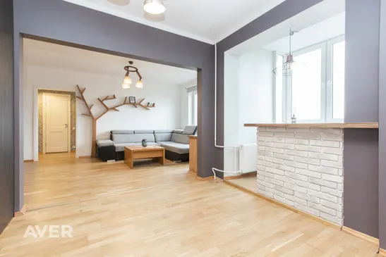 Dzīvoklis ar panorāmas skatu pāri pilsētai