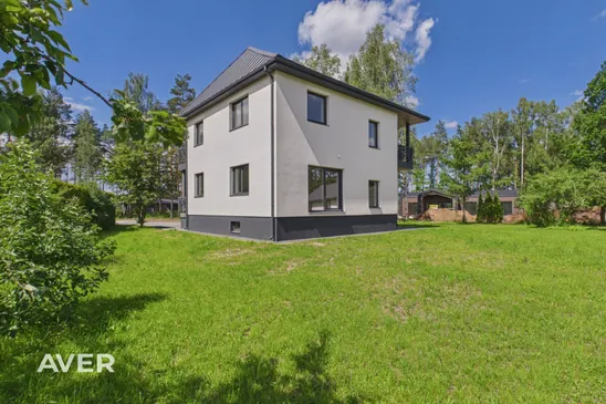 3029 m² zemes gabals ar dzīvojamo māju un palīgēku