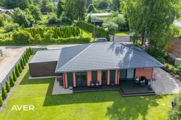 Jauna mūsdienu māja 200 m no Lielupes