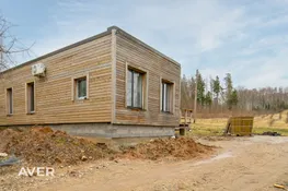 Jaunbūve blakus smiltsērkšķu plantācijai