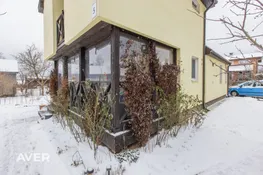 Pārdošanā divstāvu privātmāja ar 581 m² zemes gabalu klusā vietā netālu no Gaujas.